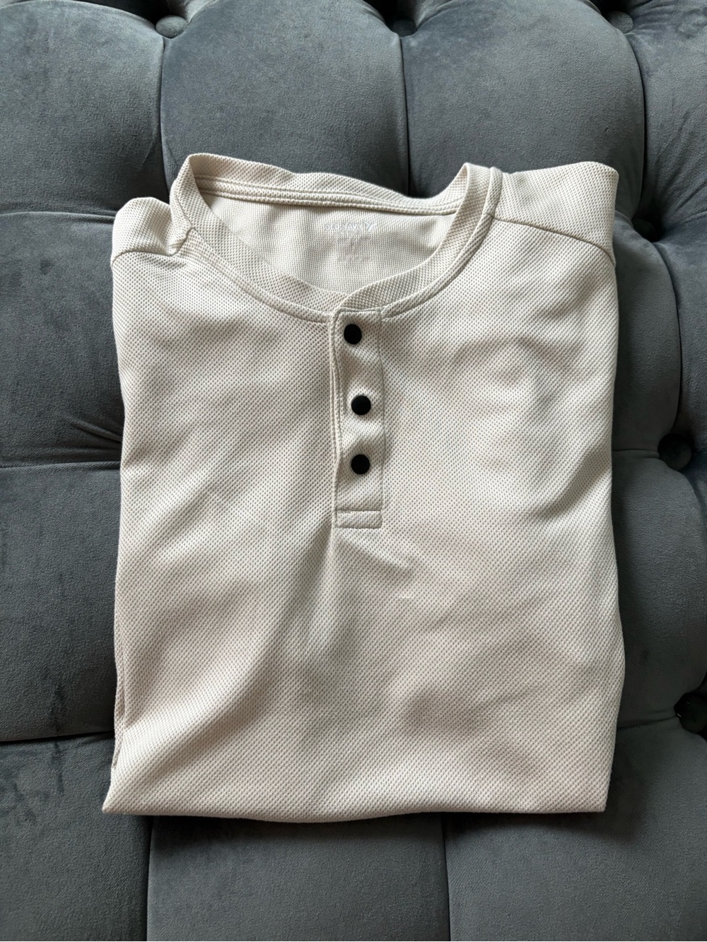 Old Navy Men’s Cloud94 Soft Go Dry Cream Button Henley Short Sleeve Small